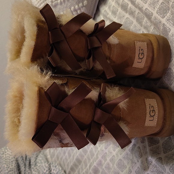 New UGGs tan boots - Picture 5 of 5